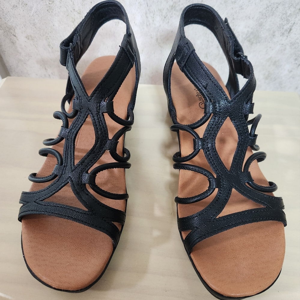 Women's Baretraps Black, strappy, wedge sandal..never worn